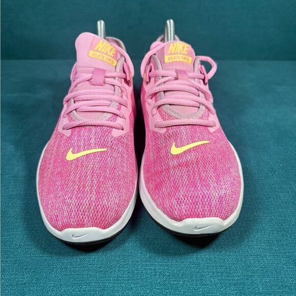 Size 7.5 - Women’s Nike Flex Trainer pink shoes - Picture 4 of 8